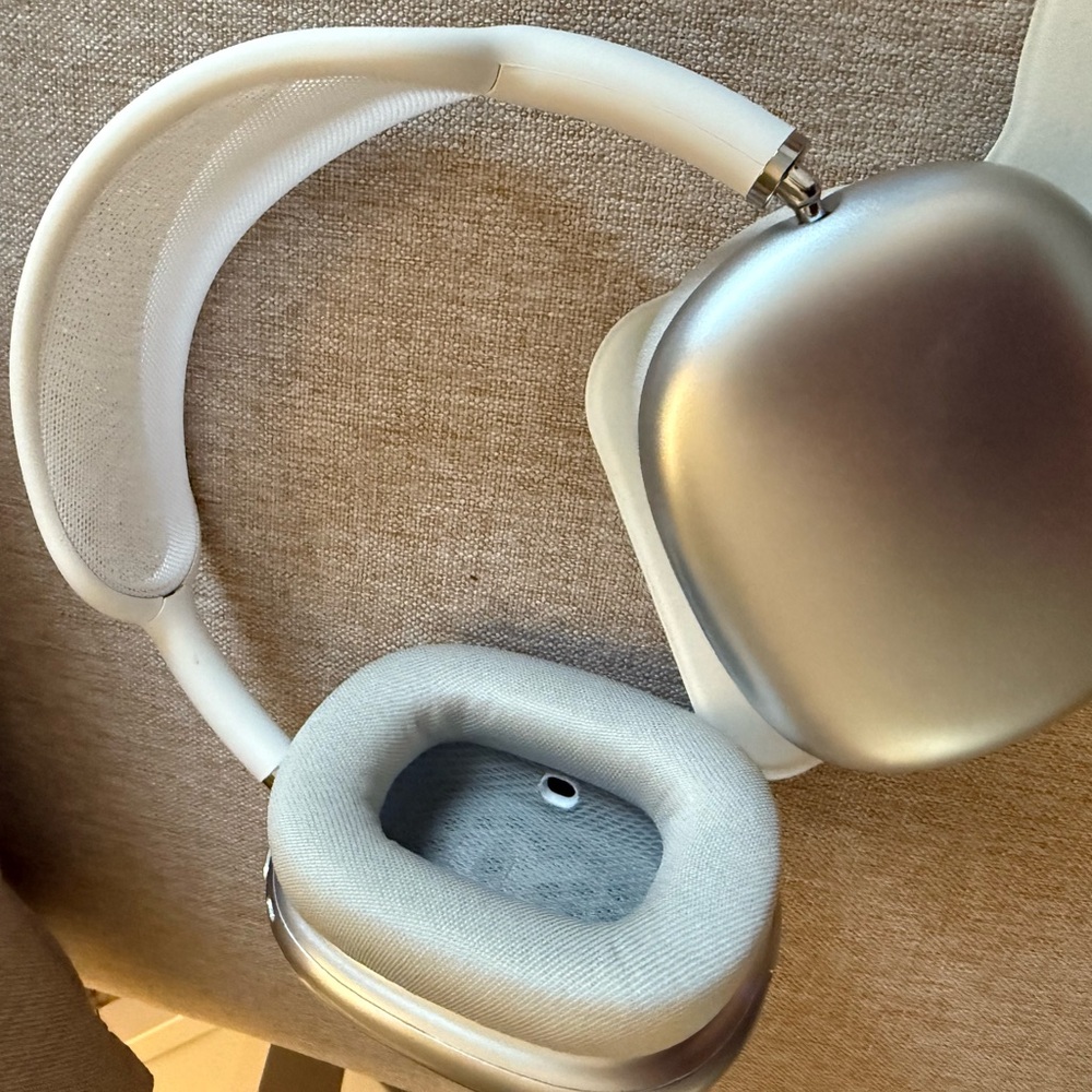 Silver Wireless Headphones AirPod Max
